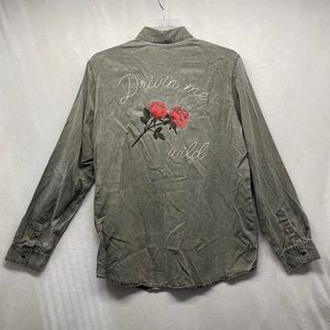 Express Button Down Shirt Gold Buttons Green “Drivin Me Wild” Size Medium